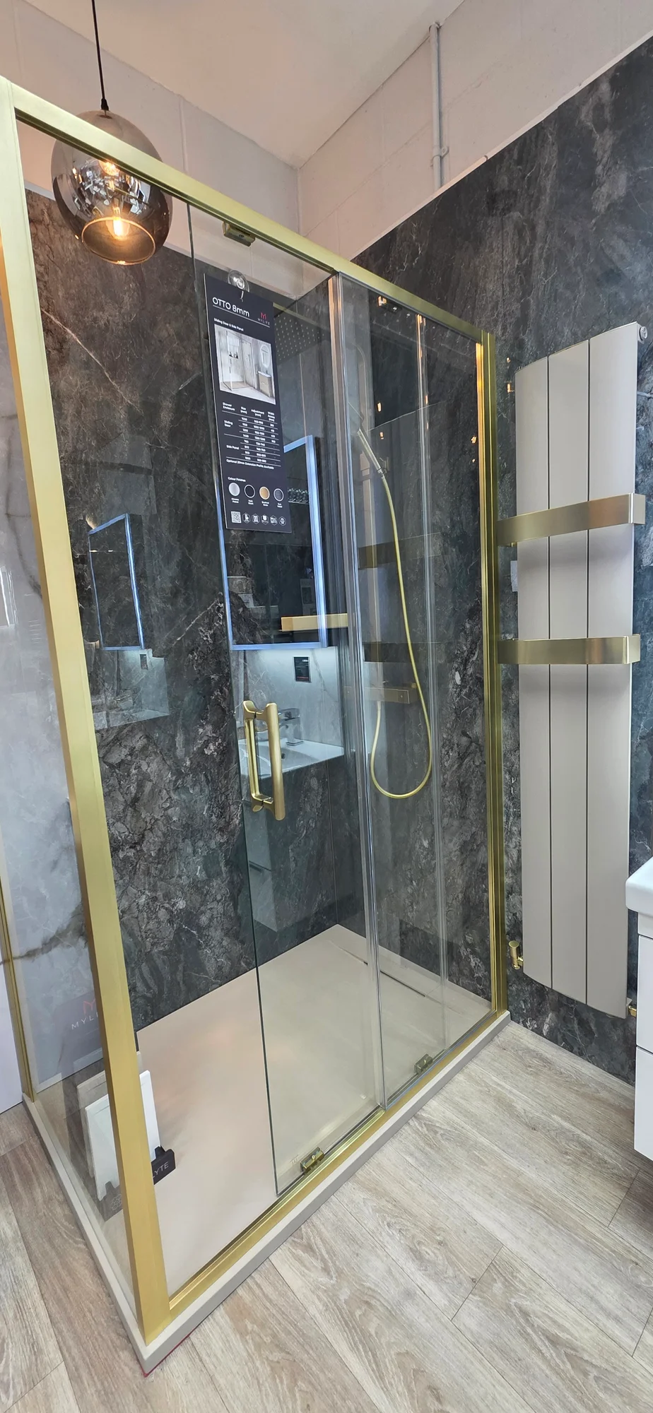 Showers & enclosures